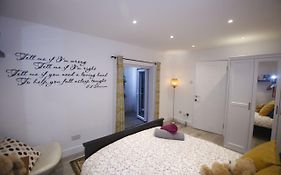Quirky Marylebone 2 bedrooms basement apartment